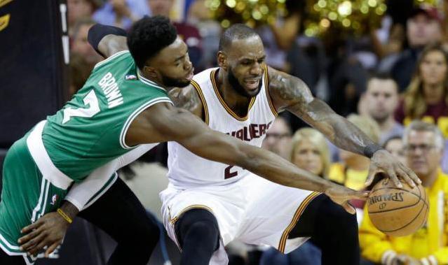  艾顿统治禁区开拓者击败掘金获重要胜利