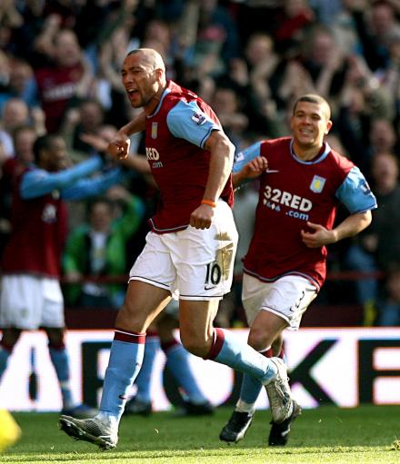  阿斯顿维拉前锋帽子戏法助球队大胜南安普顿